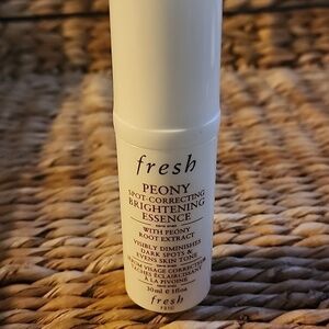 FRESH Peony spot correcting  Brightening Essence 1 fl oz